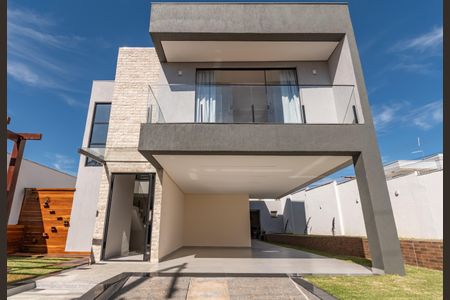 Casa à venda com 200m², 3 quartos e 3 vagasFachada