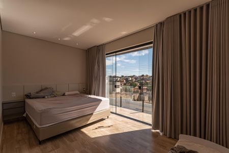 Casa à venda com 200m², 3 quartos e 3 vagasSuíte