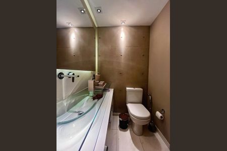 Apartamento à venda com 140m², 2 quartos e 4 vagasBanheiro da Suíte