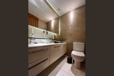 Apartamento à venda com 140m², 2 quartos e 4 vagasBanheiro da Suíte