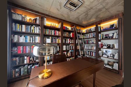 Apartamento à venda com 140m², 2 quartos e 4 vagasEscritório