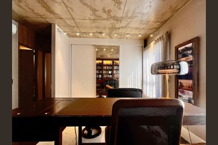 Apartamento à venda com 140m², 2 quartos e 4 vagasEscritório