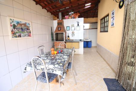 Casa à venda com 160m², 3 quartos e 8 vagasChurrasqueira