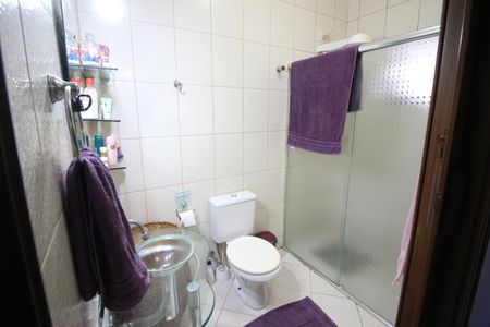 Casa à venda com 160m², 3 quartos e 8 vagasBanheiro da Suíte