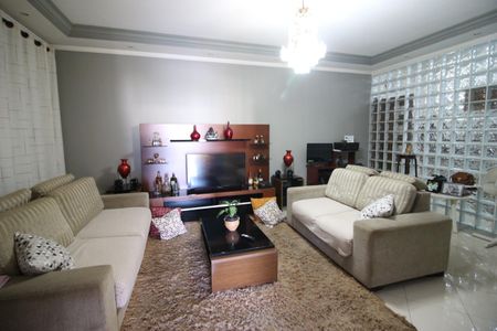 Casa à venda com 160m², 3 quartos e 8 vagasSala