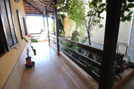 Casa à venda com 160m², 3 quartos e 8 vagasQuintal