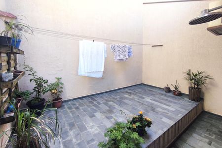 Casa à venda com 95m², 2 quartos e 2 vagasQuintal