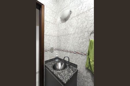 Casa à venda com 95m², 2 quartos e 2 vagasBanheiro Social