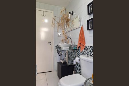 Apartamento à venda com 70m², 3 quartos e 1 vaga Apartamento à venda com 70m², 3 quartos e 1 vagaBanheiro Social