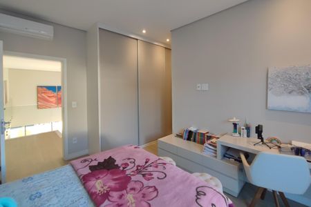 Casa de condomínio à venda com 340m², 4 quartos e 4 vagas Casa de condomínio à venda com 340m², 4 quartos e 4 vagasQuarto Suíte