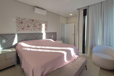 Casa de condomínio à venda com 340m², 4 quartos e 4 vagas Casa de condomínio à venda com 340m², 4 quartos e 4 vagasQuarto Suíte 4
