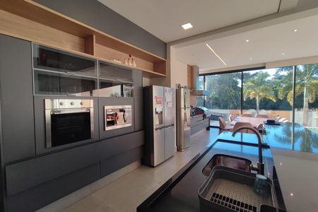 Casa de condomínio à venda com 340m², 4 quartos e 4 vagas Casa de condomínio à venda com 340m², 4 quartos e 4 vagasCozinha