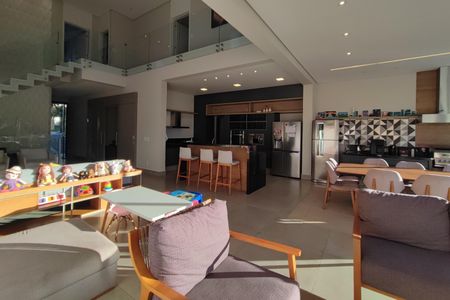 Casa de condomínio à venda com 340m², 4 quartos e 4 vagas Casa de condomínio à venda com 340m², 4 quartos e 4 vagasSala de Jantar