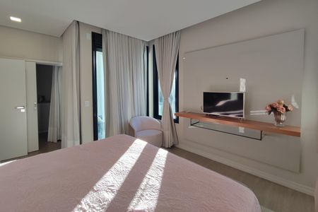 Casa de condomínio à venda com 340m², 4 quartos e 4 vagas Casa de condomínio à venda com 340m², 4 quartos e 4 vagasQuarto Suíte 4
