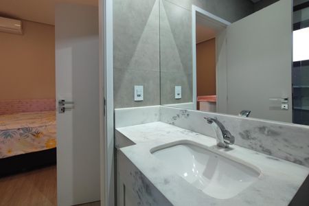 Casa de condomínio à venda com 340m², 4 quartos e 4 vagas Casa de condomínio à venda com 340m², 4 quartos e 4 vagasBanheiro Suíte 3