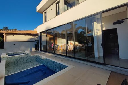 Casa de condomínio à venda com 340m², 4 quartos e 4 vagas Casa de condomínio à venda com 340m², 4 quartos e 4 vagasQuintal - Piscina
