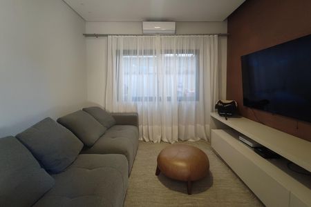 Casa de condomínio à venda com 340m², 4 quartos e 4 vagas Casa de condomínio à venda com 340m², 4 quartos e 4 vagasSala de TV