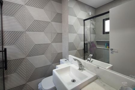 Casa de condomínio à venda com 340m², 4 quartos e 4 vagas Casa de condomínio à venda com 340m², 4 quartos e 4 vagasBanheiro Suíte 2