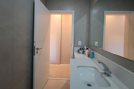 Casa de condomínio à venda com 340m², 4 quartos e 4 vagas Casa de condomínio à venda com 340m², 4 quartos e 4 vagasBanheiro Suíte