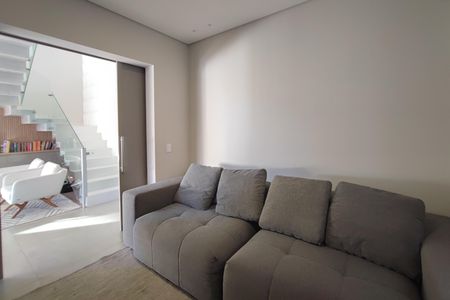 Sala de TV de casa de condomínio à venda com 4 quartos, 340m² em Swiss Park, Campinas