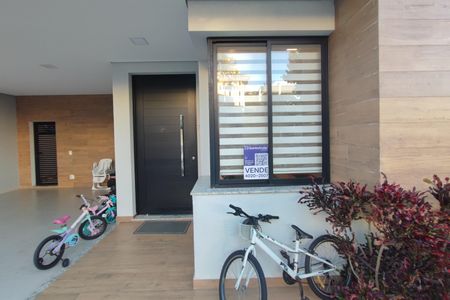 Casa de condomínio à venda com 340m², 4 quartos e 4 vagas Casa de condomínio à venda com 340m², 4 quartos e 4 vagasPlaca