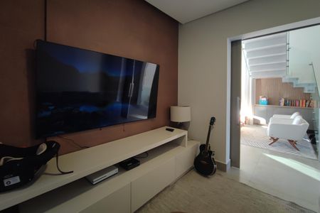 Casa de condomínio à venda com 340m², 4 quartos e 4 vagas Casa de condomínio à venda com 340m², 4 quartos e 4 vagasSala de TV