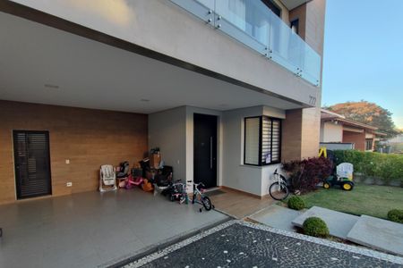 Casa de condomínio à venda com 340m², 4 quartos e 4 vagas Casa de condomínio à venda com 340m², 4 quartos e 4 vagasGaragem
