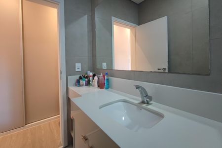 Casa de condomínio à venda com 340m², 4 quartos e 4 vagas Casa de condomínio à venda com 340m², 4 quartos e 4 vagasBanheiro Suíte