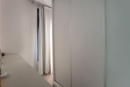 Casa de condomínio à venda com 340m², 4 quartos e 4 vagas Casa de condomínio à venda com 340m², 4 quartos e 4 vagasCloset Suíte 4