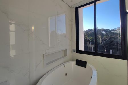 Casa de condomínio à venda com 340m², 4 quartos e 4 vagas Casa de condomínio à venda com 340m², 4 quartos e 4 vagasBanheiro Suíte 4