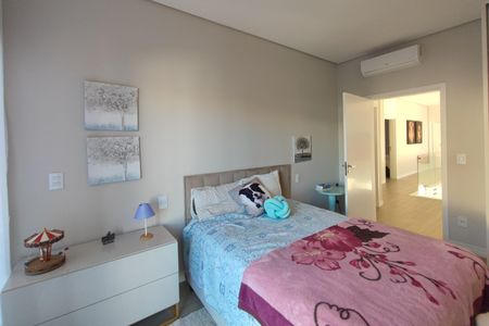 Casa de condomínio à venda com 340m², 4 quartos e 4 vagas Casa de condomínio à venda com 340m², 4 quartos e 4 vagasQuarto Suíte