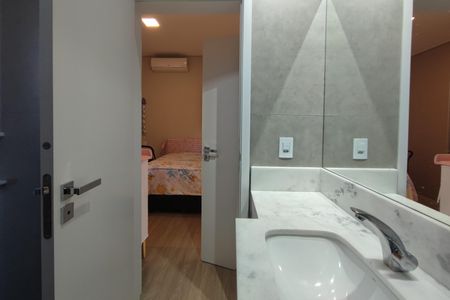 Casa de condomínio à venda com 340m², 4 quartos e 4 vagas Casa de condomínio à venda com 340m², 4 quartos e 4 vagasBanheiro Suíte 3