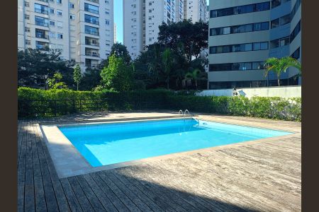 Apartamento para alugar com 285m², 3 quartos e 4 vagas Apartamento para alugar com 285m², 3 quartos e 4 vagasÁrea comum - Piscina