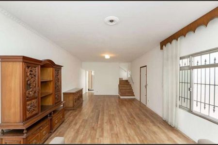 Casa para alugar com 300m², 3 quartos e 2 vagasSala