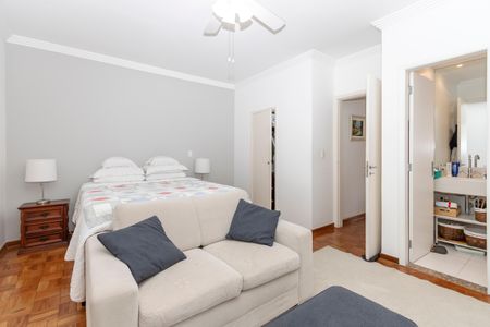 Casa à venda com 156m², 3 quartos e 2 vagasSuíte