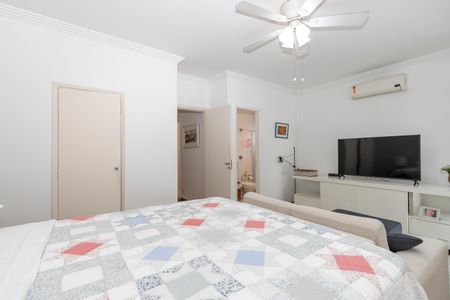 Casa à venda com 156m², 3 quartos e 2 vagasSuíte