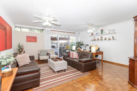 Casa à venda com 156m², 3 quartos e 2 vagasSala