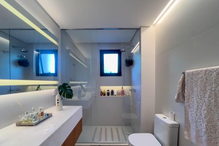 Apartamento à venda com 267m², 4 quartos e 4 vagas Apartamento à venda com 267m², 4 quartos e 4 vagasBanheiro do quarto 1