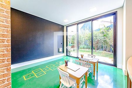 Apartamento à venda com 267m², 4 quartos e 4 vagas Apartamento à venda com 267m², 4 quartos e 4 vagasÁrea comum - Brinquedoteca