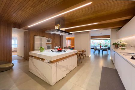 Apartamento à venda com 267m², 4 quartos e 4 vagas Apartamento à venda com 267m², 4 quartos e 4 vagasCozinha