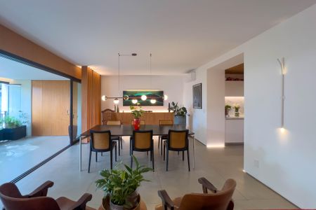 Apartamento à venda com 267m², 4 quartos e 4 vagas Apartamento à venda com 267m², 4 quartos e 4 vagasSala