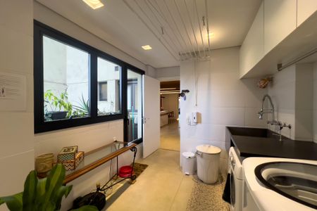 Apartamento à venda com 267m², 4 quartos e 4 vagas Apartamento à venda com 267m², 4 quartos e 4 vagasÁrea de serviço