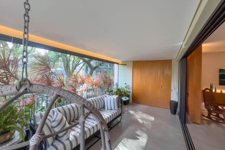 Apartamento à venda com 267m², 4 quartos e 4 vagas Apartamento à venda com 267m², 4 quartos e 4 vagasVaranda da Sala