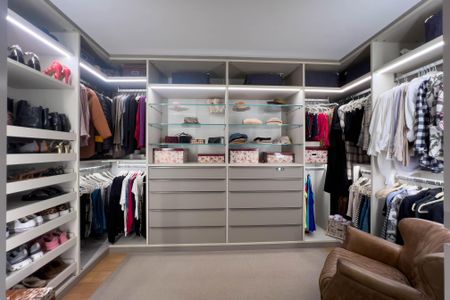 Apartamento à venda com 267m², 4 quartos e 4 vagas Apartamento à venda com 267m², 4 quartos e 4 vagasCloset do quarto 1