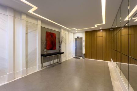 Apartamento à venda com 267m², 4 quartos e 4 vagas Apartamento à venda com 267m², 4 quartos e 4 vagasÁrea comum - Hall de entrada