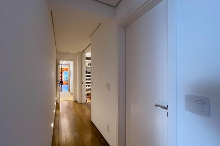 Apartamento à venda com 267m², 4 quartos e 4 vagas Apartamento à venda com 267m², 4 quartos e 4 vagasCorredor