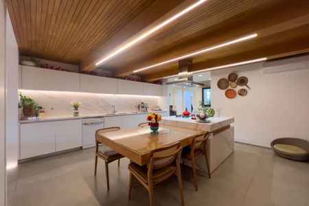 Apartamento à venda com 267m², 4 quartos e 4 vagas Apartamento à venda com 267m², 4 quartos e 4 vagasCozinha