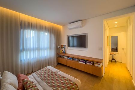 Apartamento à venda com 267m², 4 quartos e 4 vagas Apartamento à venda com 267m², 4 quartos e 4 vagasQuarto 2