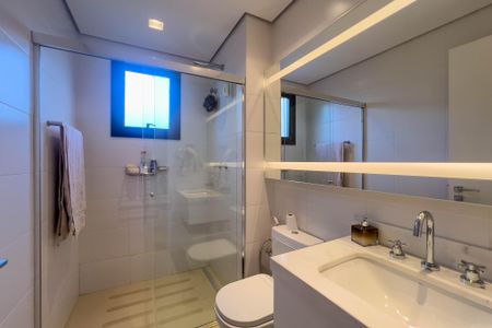 Apartamento à venda com 267m², 4 quartos e 4 vagas Apartamento à venda com 267m², 4 quartos e 4 vagasBanheiro do quarto 2