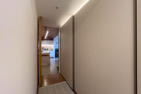 Apartamento à venda com 267m², 4 quartos e 4 vagas Apartamento à venda com 267m², 4 quartos e 4 vagasCorredor